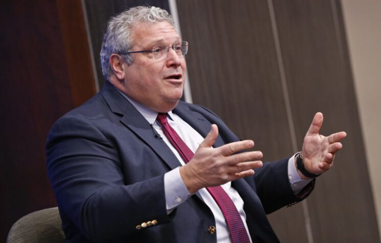 Robert Kagan Sticks to His Guns