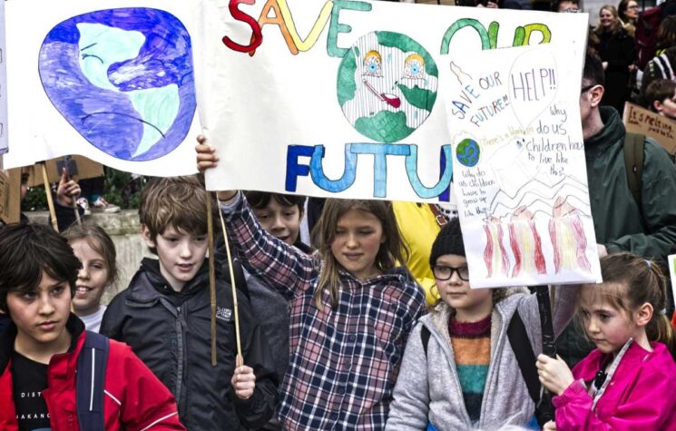 The Great Awakening Continues – Ve Vil Not Eet Ze Bugz, Klaus