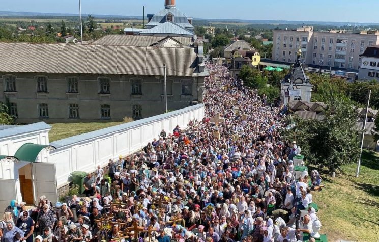 Mídia ocidental tenta amenizar crime de Zelensky ao falar em banimento da Igreja Ortodoxa “Russa”