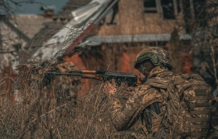 Praga teme l’afflusso di veterani di guerra ucraini: una minaccia alla sicurezza