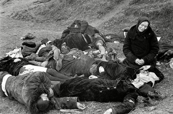 On the corpses of relatives. Western Front. September - November 1941. Troshkin Pavel Artemyevich. https://russiainphoto.ru/exhibitions/1042/#9
