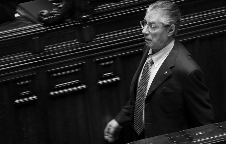 Con la morte del Senatur muore l’ultimo politico di destra della generazione Seconda Repubblica