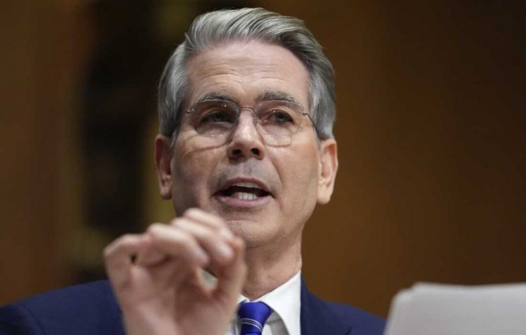 How do federal government employees get away with not paying their taxes?